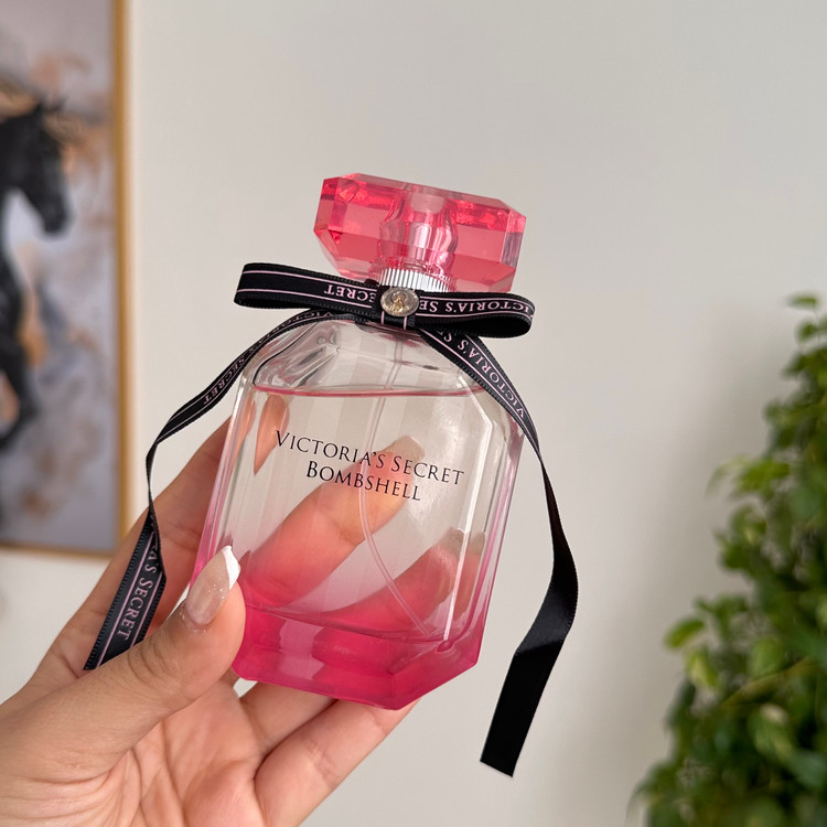 عطر ادکلن ویکتوریا سکرت بامبشل
